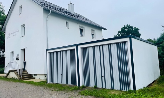 Laupheim Apartment | Room 'Quiet Rooms in Shared Apartment' with Private Garden, Balcony and Wi-Fi