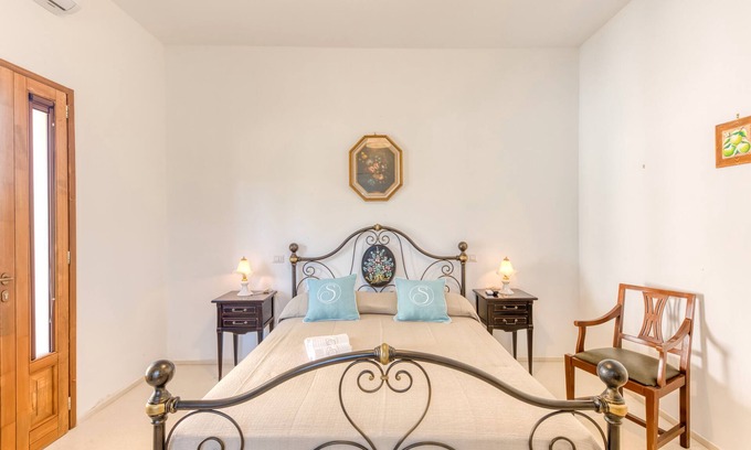 Presicce Apartment | Room 'Sara - 6' with Private Terrace, Wi-Fi and Air Conditioning