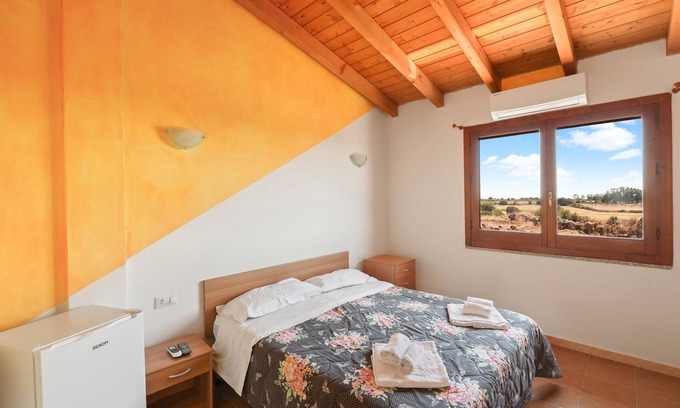 Sagama Apartment | Room 'Stanza 5' with Shared Garden, Wi-Fi and Air Conditioning