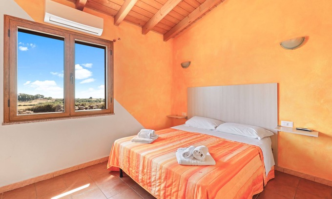 Sagama Apartment | Room 'Stanza 6' with Shared Garden, Wi-Fi and Air Conditioning