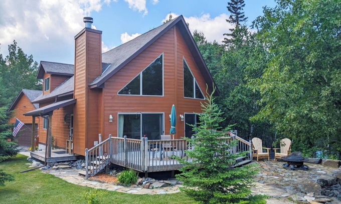 International Falls House | Room to gather inside and out with Rainy Lake access!