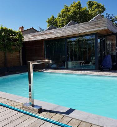 Willebroek Bed & Breakfast | room Tomorrowland with pool
