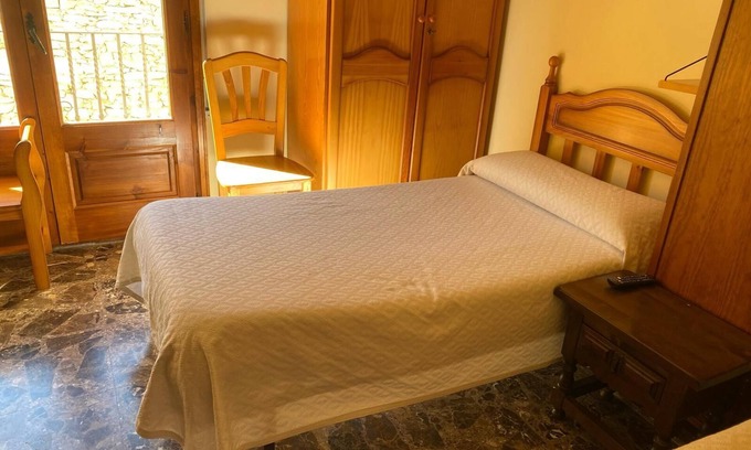 Villarluengo Apartment | Room 'Twin Con Balcón' with Balcony and Wi-Fi