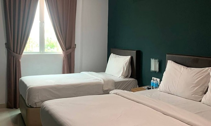 Batu Pahat Hotel | Room V @ Jalan Megat