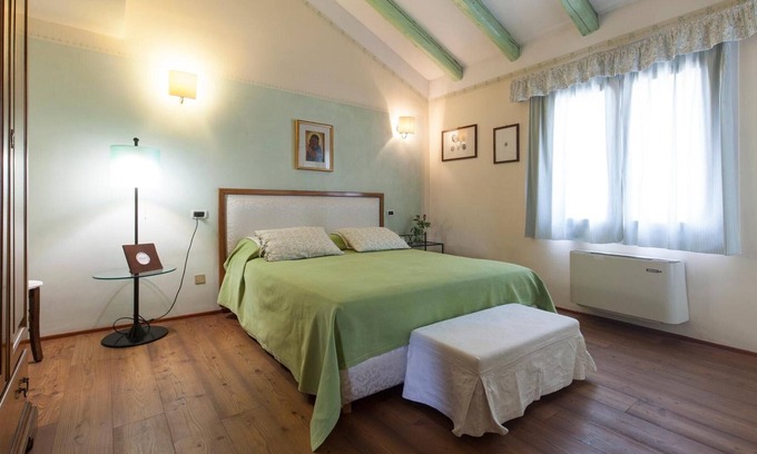 Mirano Apartment | Room 'Verde' with Shared Garden, Wi-Fi and Air Conditioning