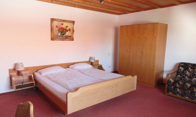 Sipplingen Apartment | Room 'Vierbettzimmer' with Wi-Fi