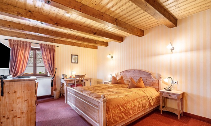 Soernewitz Apartment | Room 'Vinotel 13' with Shared Garden, Wi-Fi and Air Conditioning