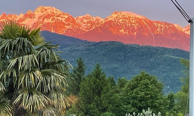 Montbonnot-Saint-Martin Bed & Breakfast | Room with terrace overlooking Belledonne and swimming pool in private house.