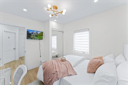 Old Mill House | Room with a balcony in a luxury house in Old mills