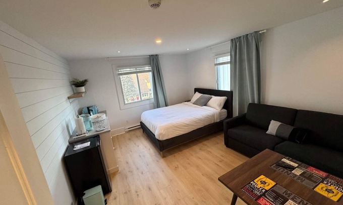Bromont Hotel | Room with private bathroom