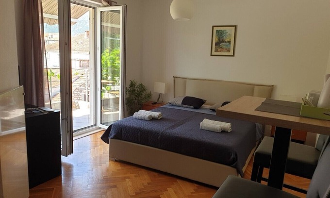 Cove Tri Zala (Zrnovo) Apartment | Room with the view - Yellow