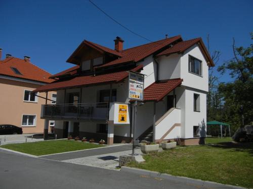 Postojna House | Rooms & Apartment Mira G.