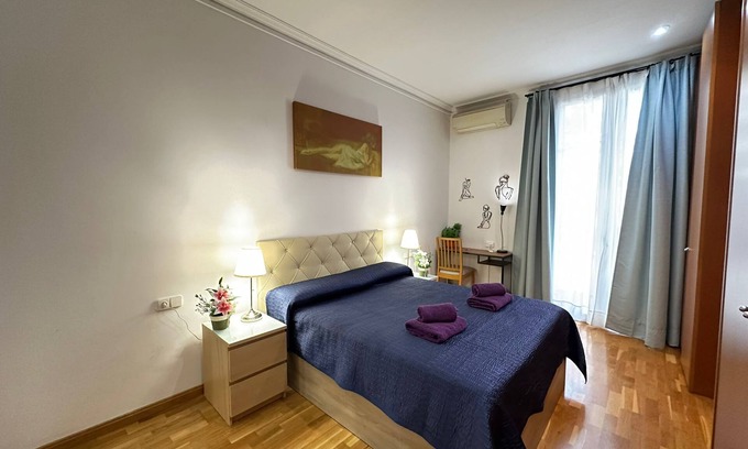Esquerra de l'Eixample Apartment | Rooms Calabria
