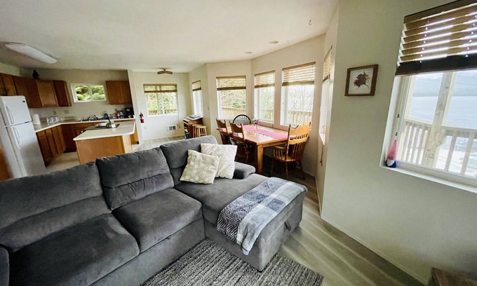 Ketchikan Apartment | Rooms With A View