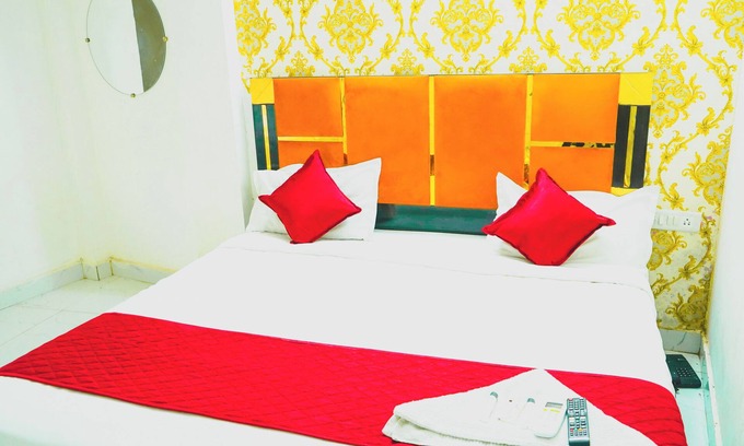 New Delhi Hotel | Roomshala 107 Chatt Farm House