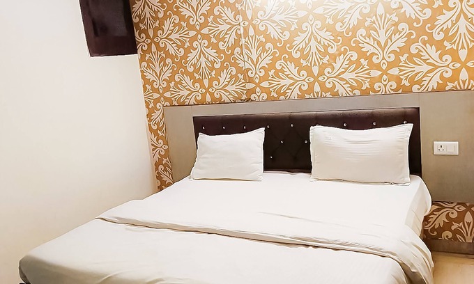 Vasant Kunj Hotel | Roomshala 118 Hotel Acclaim 7 sky