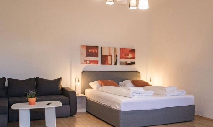 Wahring Apartment | Roomy 2BR Apt. Near AKH -Perfect for Longstays