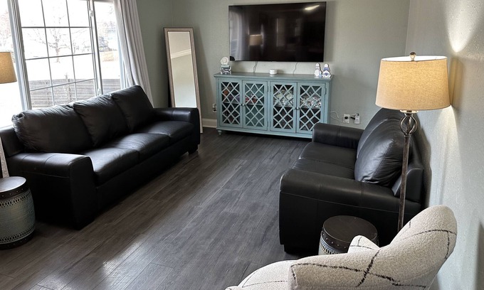 Waldron House | Roomy 3 BR - Sleep 6 - Dog Friendly - Near Legends - Game Room - Quiet Area