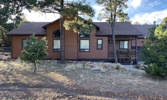 Heber Cabin | Roomy and remodeled cabin - close to lakes & other activities!