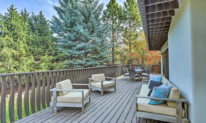 Eagle-Vail House | Roomy Avon Family Chalet with Hot Tub in EagleVail!