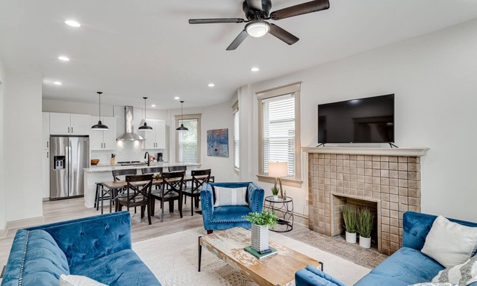 Mount Auburn House | ROOMY, COMFY, and CONVENIENT Historical Home