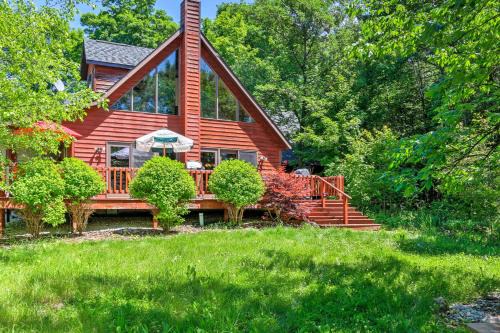 Egg Harbor House | Roomy House on 2 Acres - 2 Mi to Egg Harbor Beach!