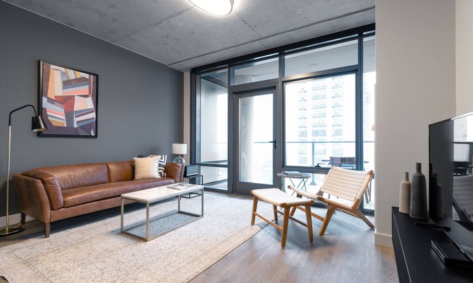 Lake View East Apartment | Roomy Lakeview 1BR w/W/D, Gym, near Lakefront Trail, by Blueground