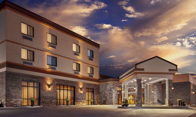 Dickinson Hotel | Roosevelt Grand Dakota, SureStay Collection by Best Western