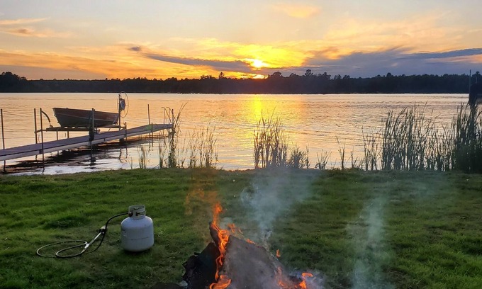Outing House | Roosevelt lake up north retreat