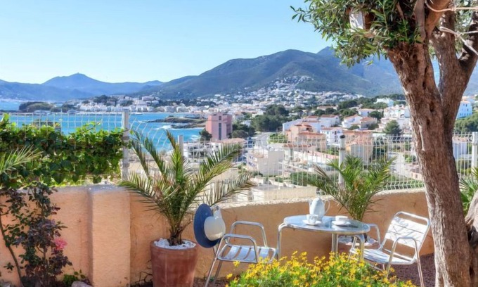Llanca Apartment | Rosa Maria by Interhome