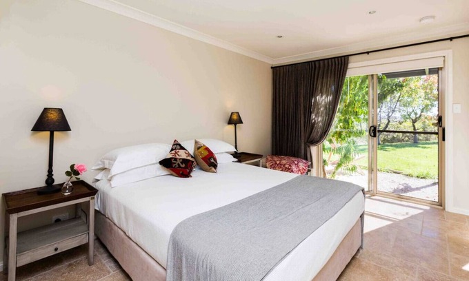 Eurunderee Apartment | Rosby Studio, one bedroom self contained apartment