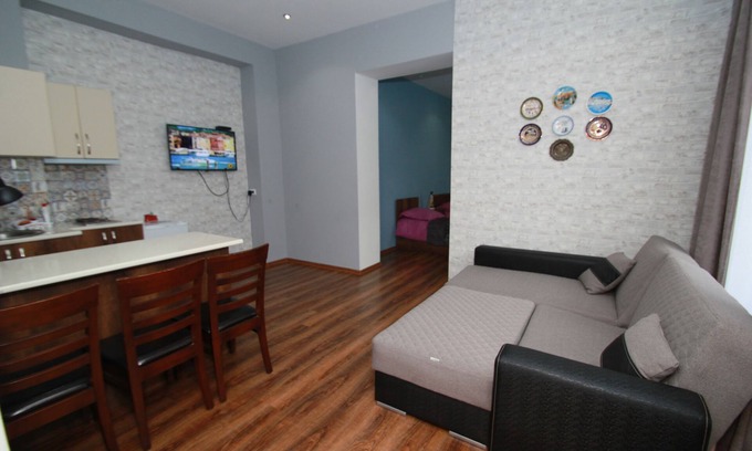 Vera Apartment | Rose apartment in tbilisis(+transfer +tours)