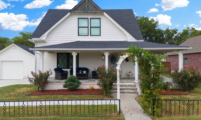 Rose District House | Rose District- Historical home away from home