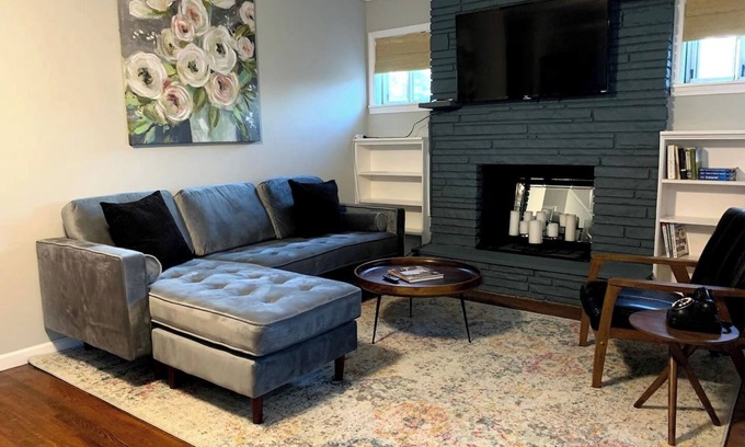 Broken Arrow House | Rose District Willow House - walk to Main Street