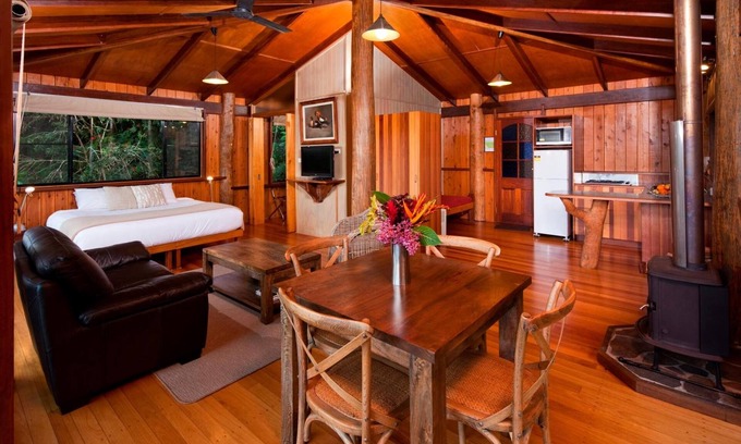 Lake Eacham Apartment | Rose Gums Wilderness Retreat