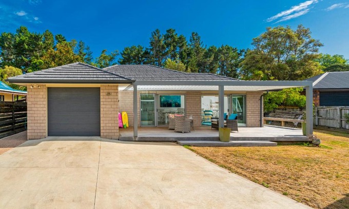 Matarangi House | Rose's Beach Pad - Matarangi Holiday Home