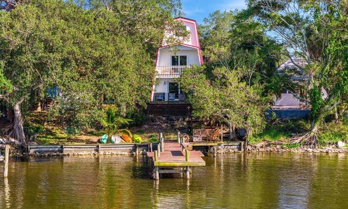 Tropic House | Rose's Riverside Chalet - 4BR Waterfront Escape - 4BR Waterfront Escape with Kayaks!