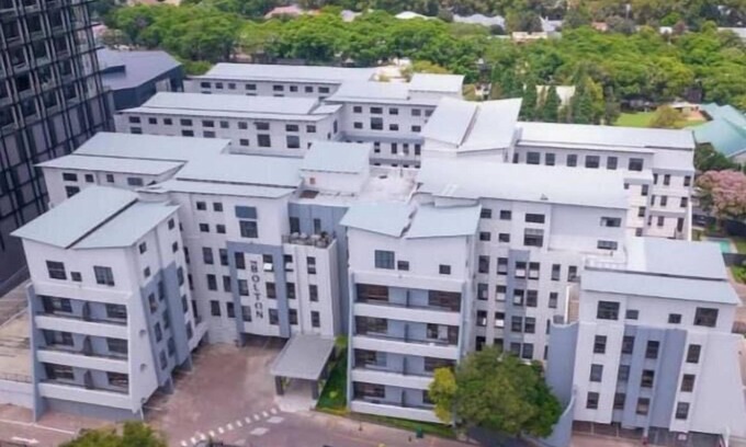 Greater Johannesburg Metropolitan Area Condo | Rosebank Stylish 1-bedroom condo free Wifi/Cinema