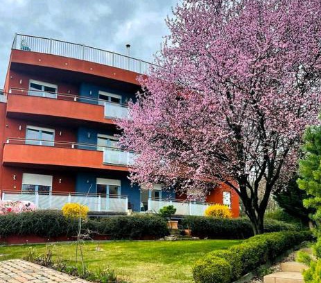 Zoldmal Apartment | RoseHill Garden Family Villa with a Great Budapest View