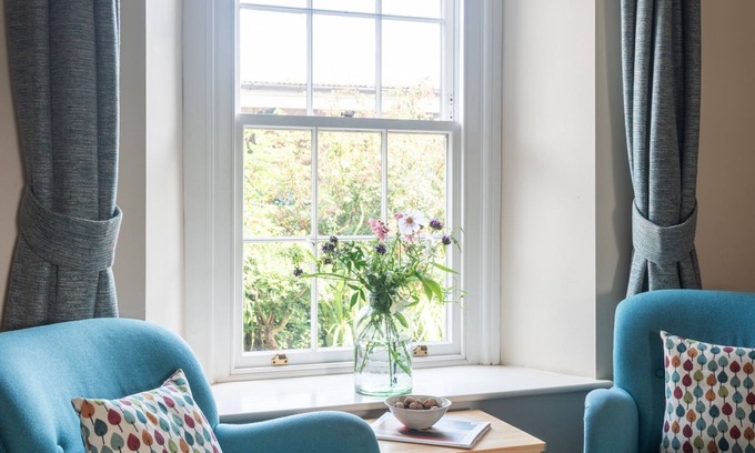 Newton Ferrers Cottage | Rosehip Cottage - a cottage that sleeps 6 guests in 3 bedrooms