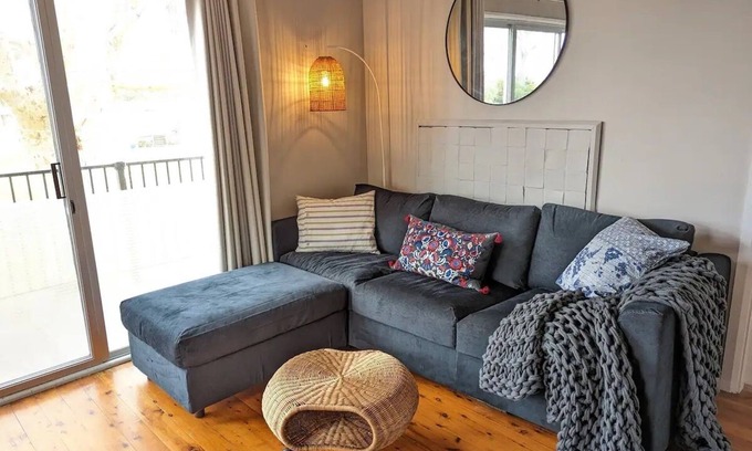 Erowal Bay House | Rosella - Bay & Bush Retreat - 5 mins to Hyams Beach, Jervis Bay, pet-friendly