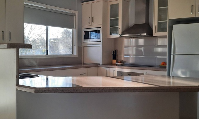 Ariah Park House | Rosella Lodge- Central Riverina - 25 mins to Temora, 10 Mins off Newell Highway
