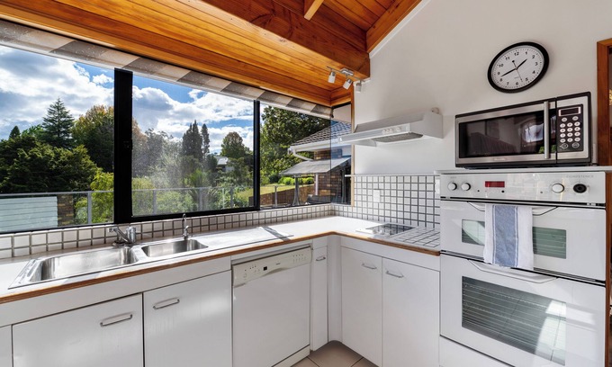 Kerikeri House | Roses by the Water - Kerikeri Holiday Home