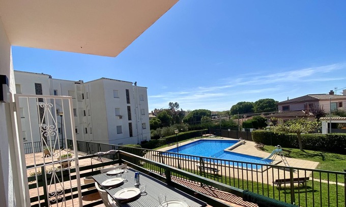 Roses Town Center Apartment | ROSES - Pleasant 4-person apartment just a 15-minute walk from the beach!
