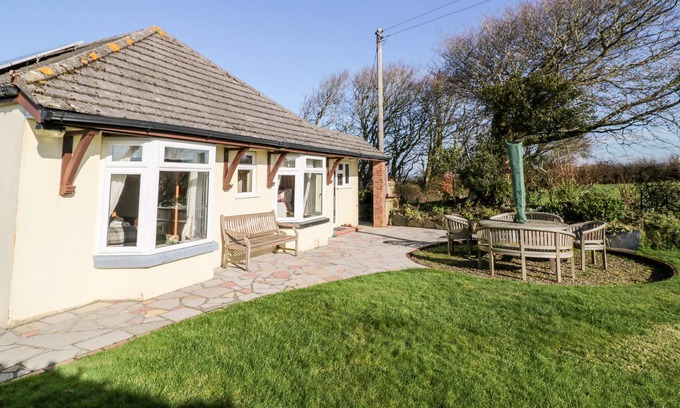 Brazzacott Cottage | ROSEVERRAN, family friendly, character holiday cottage in Launceston