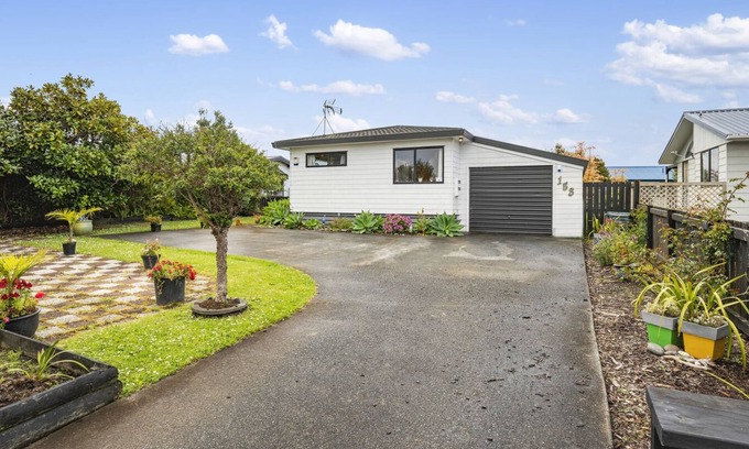 Snells Beach House | Roseville - Snells Beach Holiday Home