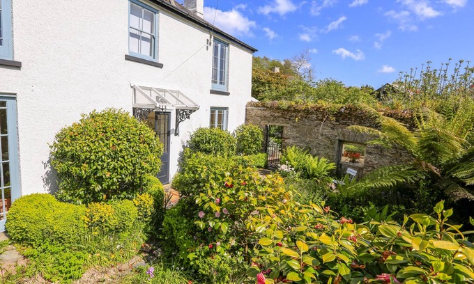 Slapton Cottage | ROSEVINE, pet friendly, luxury holiday cottage in Slapton