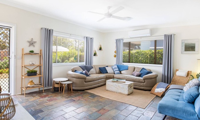 Callala Beach House | Roskell Retreat - Pet Friendly - 5 Mins Walk to Beach
