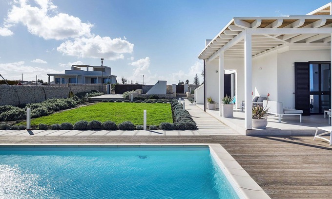 Reitani House | Rosmarino - Villa for 6, Free WiFi, Private Pool, Jacuzzi, Sea View