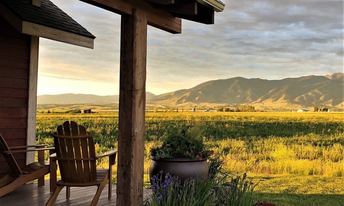 Belgrade Cabin | Ross Creek Cabin #3 Spectacular Mountain Views
